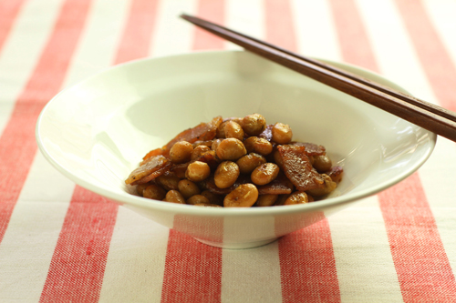 大豆とベーコンの炒め物