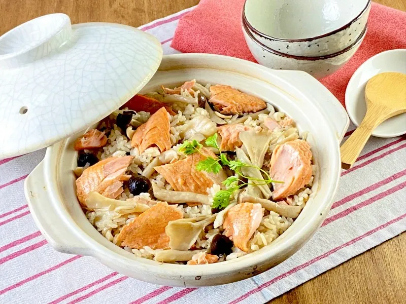 鮭ときのこの旨だしごはん(しめじ・舞茸) 鮭ときのこの旨だしごはん(しめじ・舞茸)